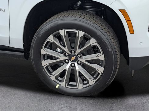 New 2026 Chevrolet Suburban High Country image 6