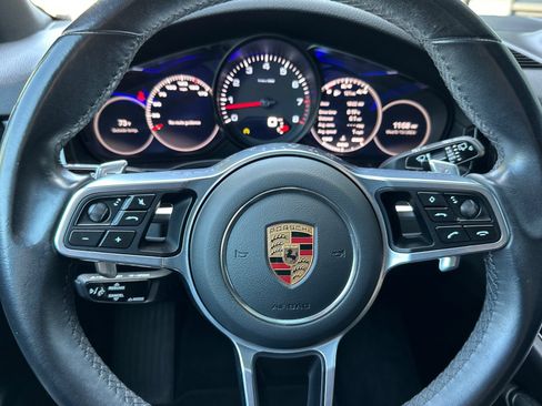 Used 2023 Porsche Cayenne AWD/4WD image 29