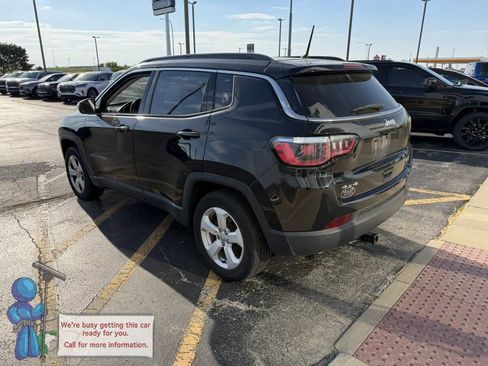Used 2018 Jeep Compass Latitude AWD/4WD image 3