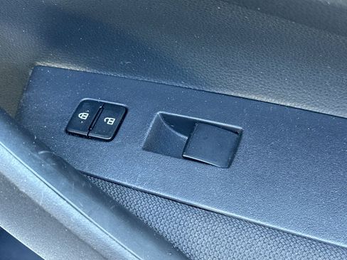 Used 2023 Toyota Corolla LE image 21