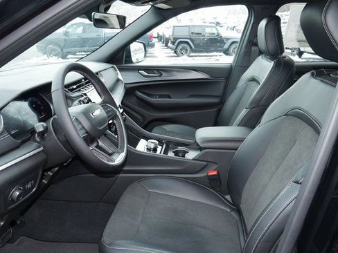 New 2025 Jeep Grand Cherokee L Altitude AWD/4WD image 2