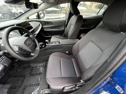 Used 2025 Toyota Prius LE image 27