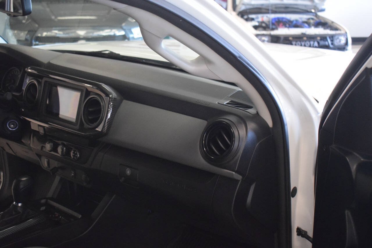 Used 2017 Toyota Tacoma SR5 RWD image 29