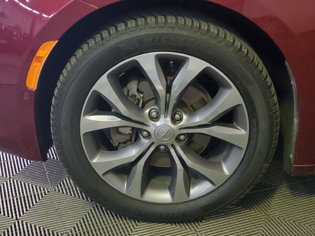 Used 2020 Chrysler Pacifica Limited w/ Tire & Wheel Group FWD image 35