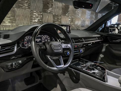 Used 2018 Audi Q7 3.0T Prestige w/ Prestige Package AWD/4WD image 3