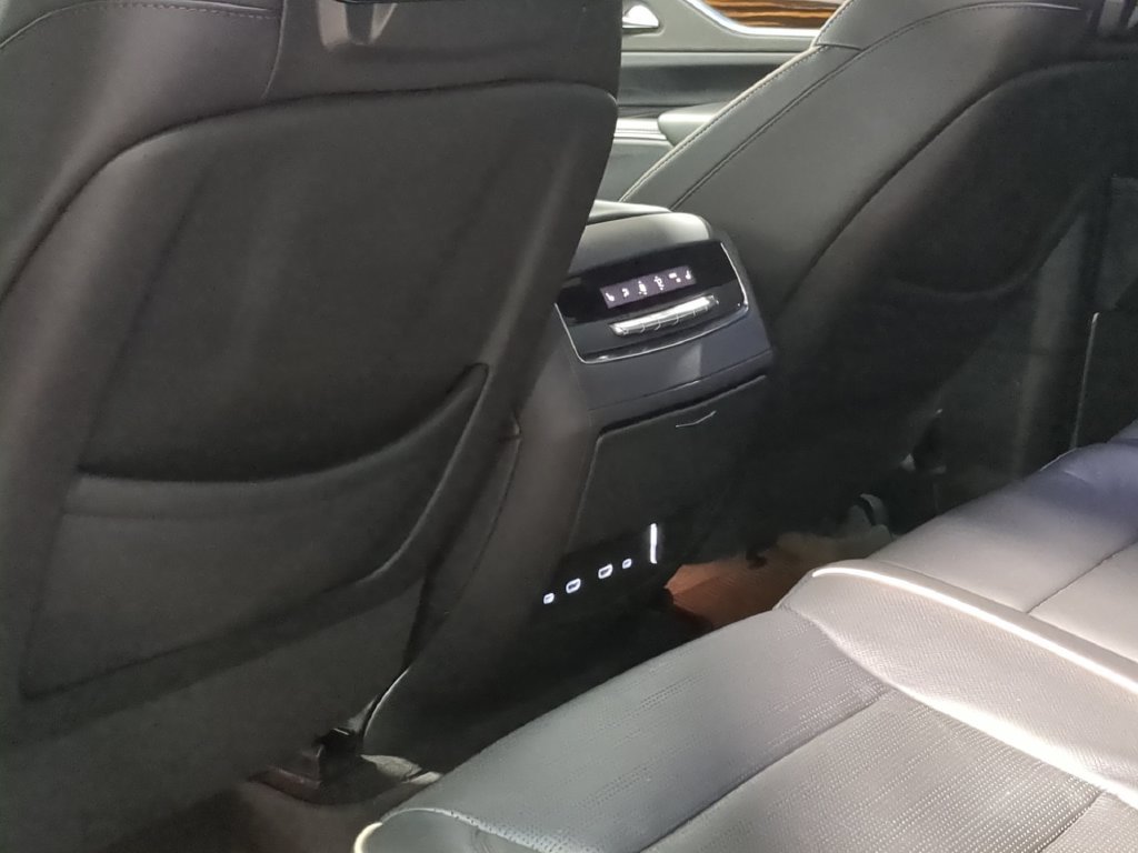 Used 2023 Cadillac Escalade ESV Premium Luxury AWD/4WD image 22