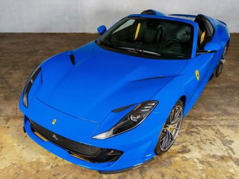 Used 2022 Ferrari 812 GTS RWD image 5