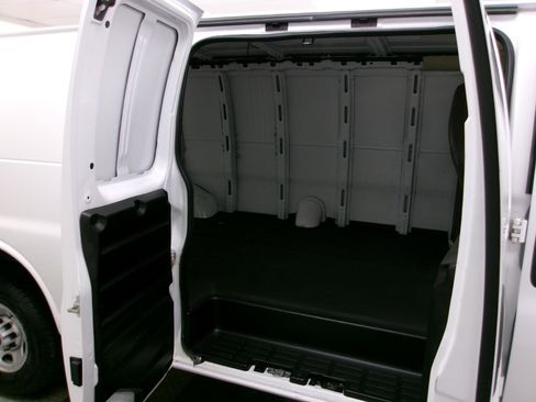 Used 2024 GMC Savana 2500 Extended w/ Driver Convenience Package RWD image 9
