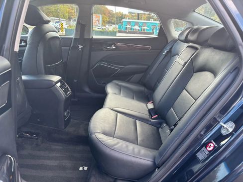 Used 2018 Kia Cadenza Premium image 19