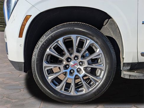 Used 2025 GMC Yukon Denali image 10