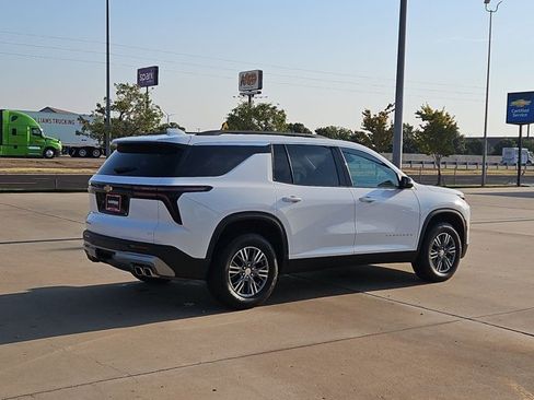 Used 2024 Chevrolet Traverse LT FWD image 5
