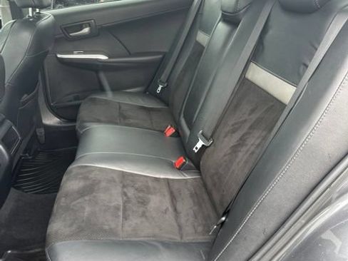 Used 2012 Toyota Camry SE w/ Leather Pkg FWD image 14