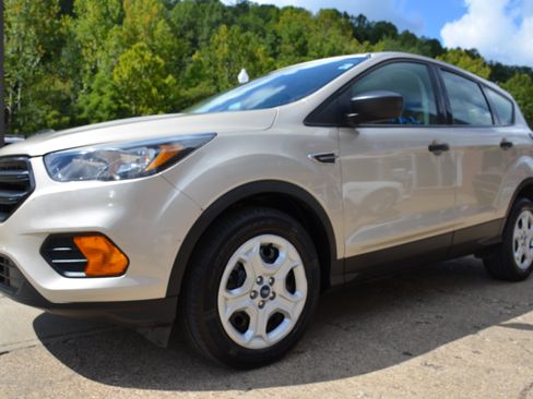 Used 2018 Ford Escape S image 3