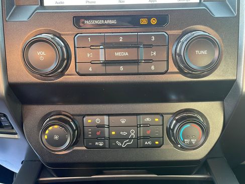 Used 2019 Ford F250 XLT w/ XLT Premium Package AWD/4WD image 24