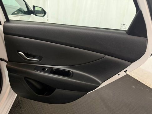 Certified 2023 Hyundai Elantra Limited image 28