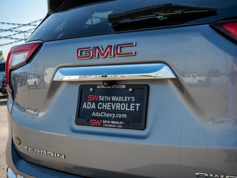 Used 2024 GMC Terrain SLT AWD/4WD image 13