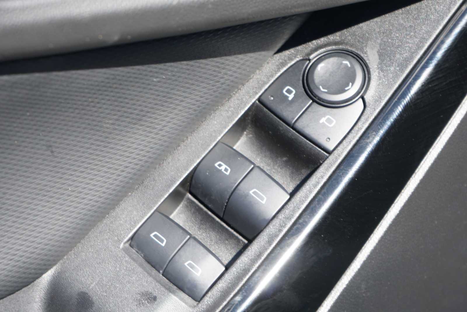 Used 2025 Chevrolet Equinox LT w/ Convenience Package II FWD image 16