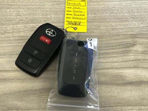 Used 2026 Toyota Prius XLE FWD image 14