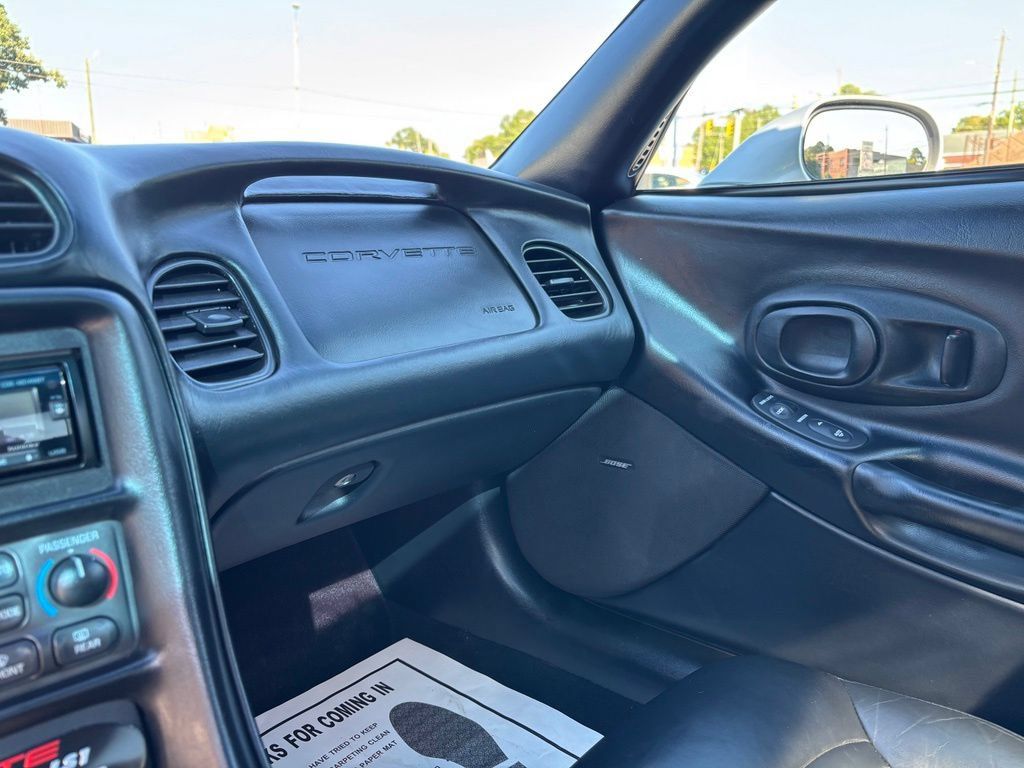Used 2001 Chevrolet Corvette Coupe w/ Preferred Equipment Group2 RWD image 27