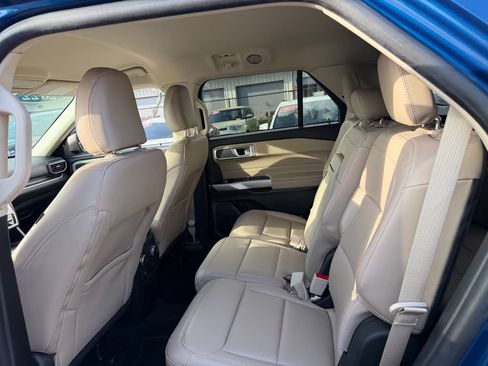 Certified 2022 Ford Explorer XLT w/ Equipment Group 202A RWD image 12