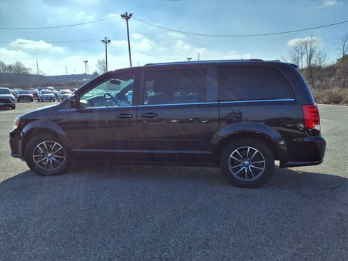 Used 2017 Dodge Grand Caravan SXT w/ Driver Convenience Group FWD image 34
