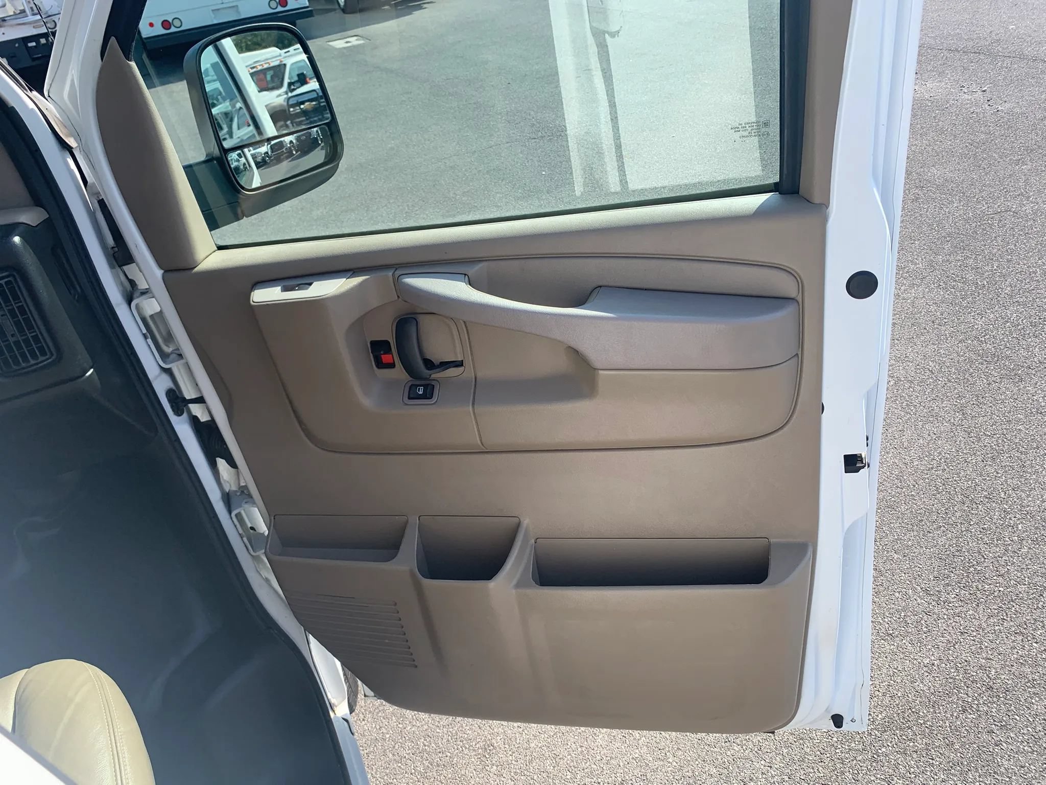 Used 2014 Chevrolet Express 1500 RWD image 21