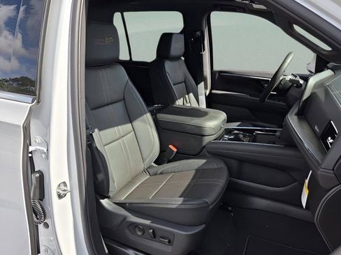 New 2026 Chevrolet Tahoe High Country w/ Sun And Tow Package RWD image 17