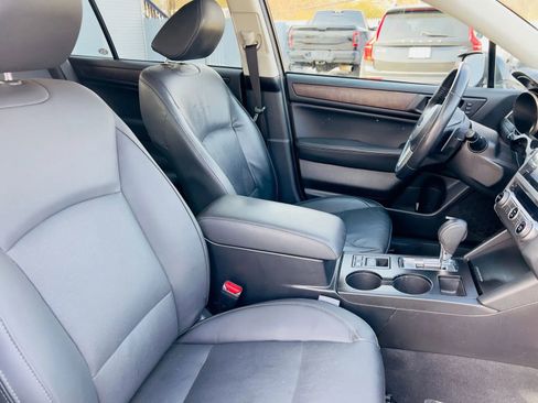 Used 2017 Subaru Outback 3.6R Limited image 18