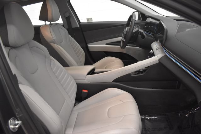Used 2025 Hyundai Elantra Limited FWD image 18