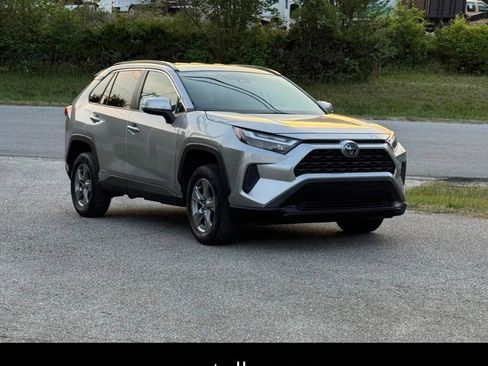 Used 2022 Toyota RAV4 XLE AWD/4WD image 1