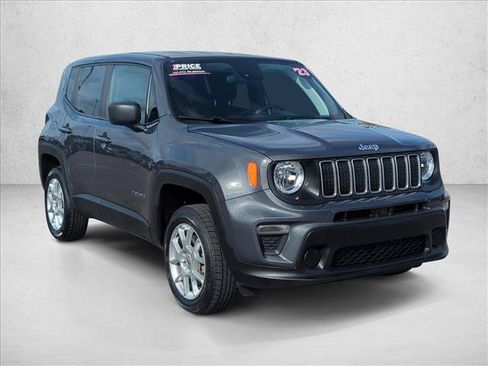 Used 2023 Jeep Renegade Latitude AWD/4WD image 3