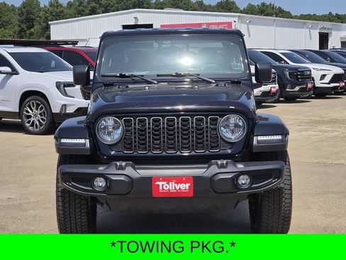 Used 2024 Jeep Gladiator Sport AWD/4WD image 3