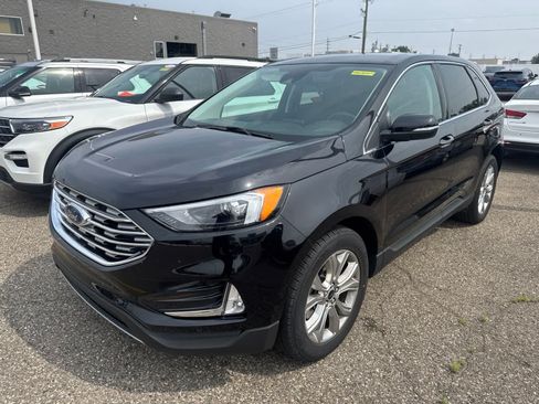 Used 2024 Ford Edge Titanium AWD/4WD image 2