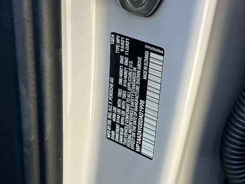 Used 2025 Porsche Cayenne image 33