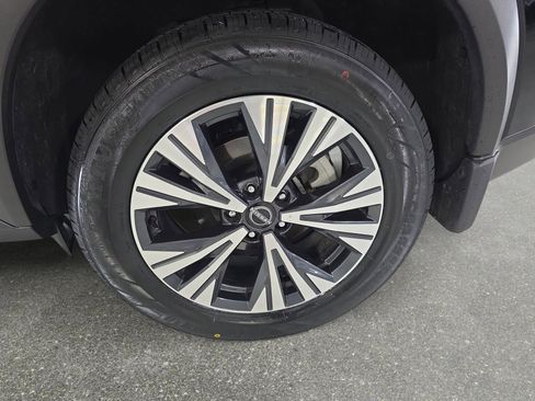 Used 2023 Nissan Rogue SV w/ SV Premium B Package FWD image 32