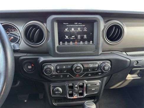 Used 2022 Jeep Gladiator Sport image 11
