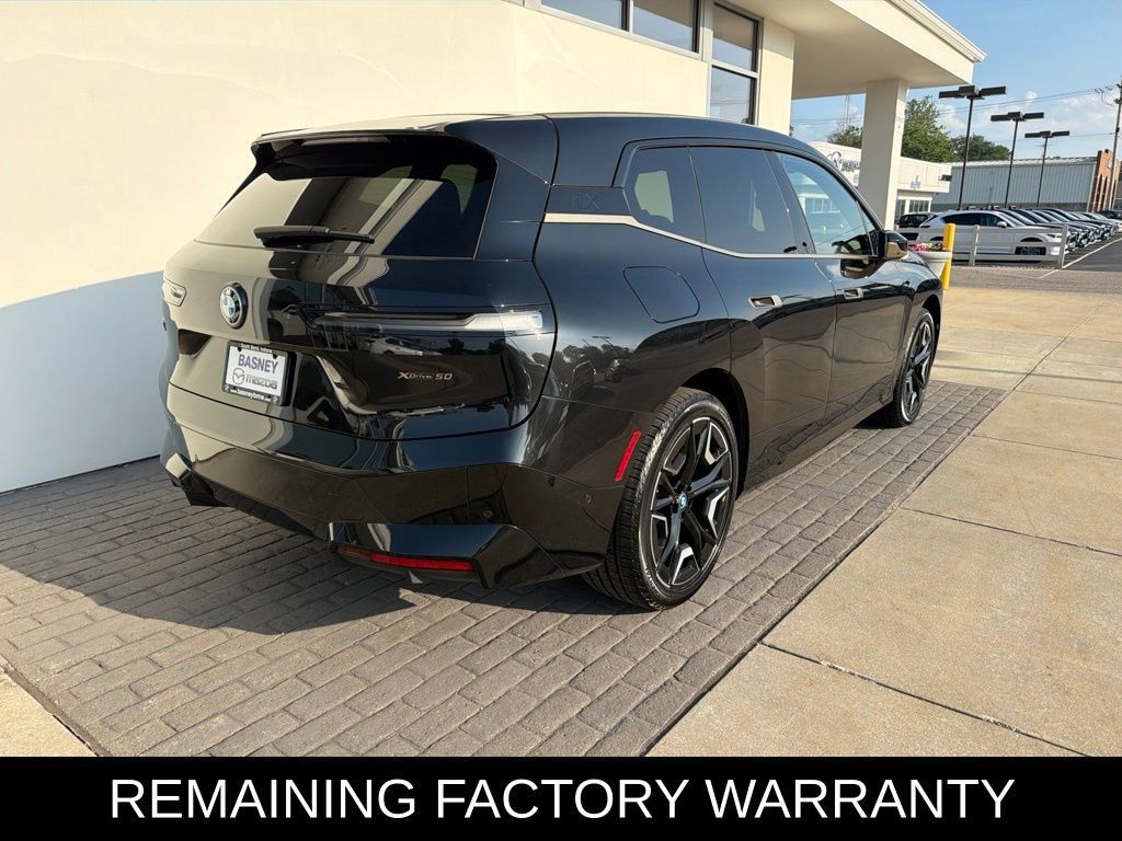 Used 2024 BMW iX xDrive50 w/ Premium Package AWD/4WD image 5