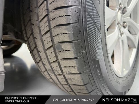 Used 2018 Ford Explorer XLT w/ Equipment Group 202A AWD/4WD image 10