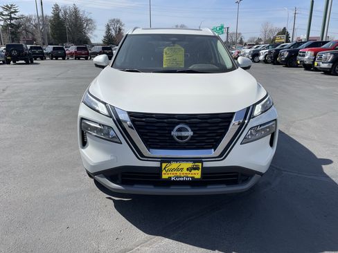 Used 2023 Nissan Rogue SV image 3