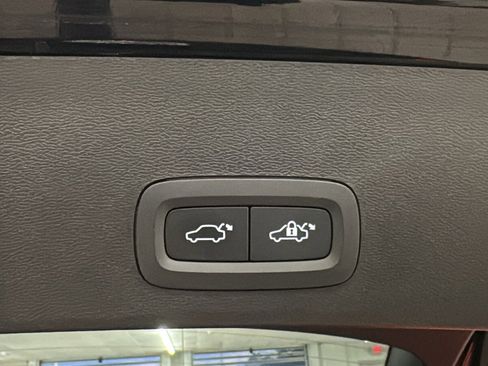 Used 2023 Volvo XC40 B5 Ultimate w/ Climate Package image 30