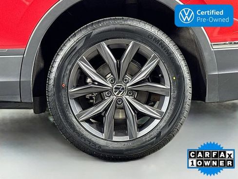 Certified 2022 Volkswagen Tiguan SE w/ Panoramic Sunroof Package image 32