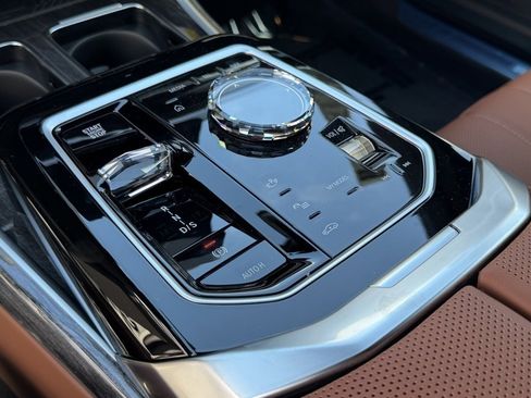 New 2025 BMW 750e xDrive w/ Premium Package image 26