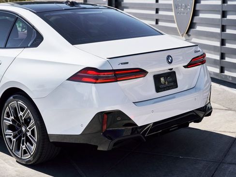 Used 2026 BMW 550e xDrive image 9