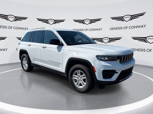 Used 2025 Jeep Grand Cherokee Laredo AWD/4WD image 1