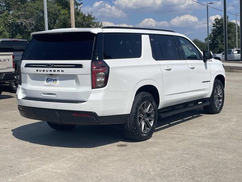 Certified 2023 Chevrolet Suburban Z71 w/ Z71 Off-Road Package AWD/4WD image 4