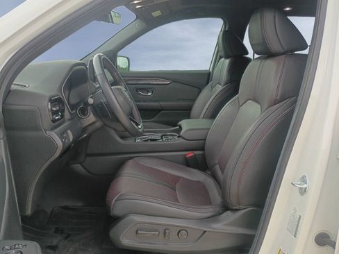 Used 2025 Honda Pilot Black Edition image 9