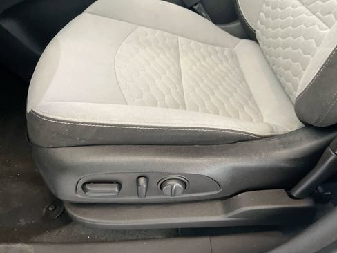 Used 2019 Chevrolet Equinox LT image 12