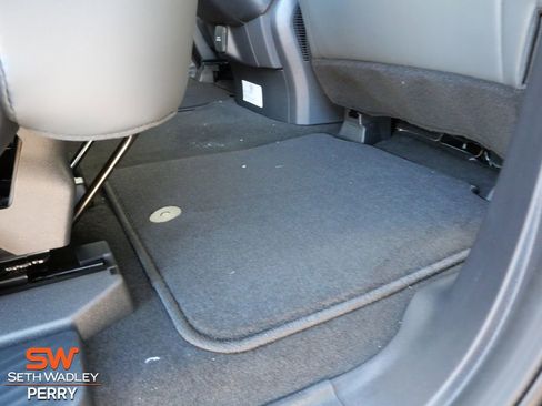 New 2025 Ford Expedition Active image 10