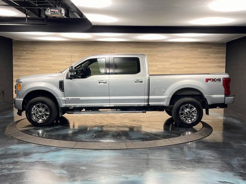 Used 2019 Ford F250 Lariat w/ Chrome Package image 17