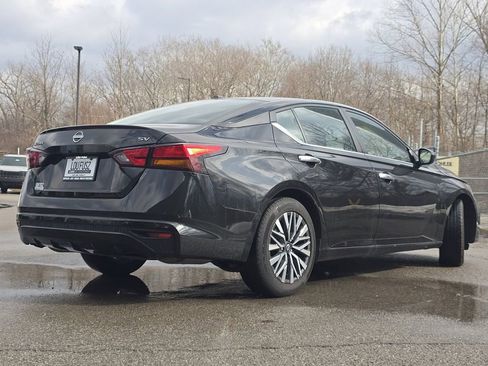Used 2024 Nissan Altima 2.5 SV image 12